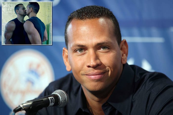 2009-Alex-Rodriguez-kissing-mirror-inset.jpg